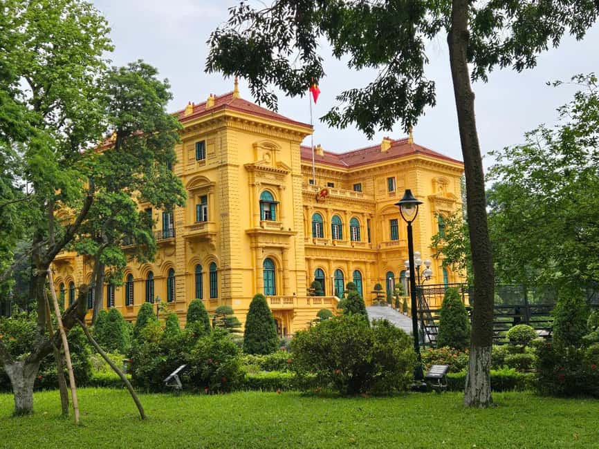Hanoi City Tour: Bat Trang, Train Street, Lunch & Luxury Bus - Who should book this experience?