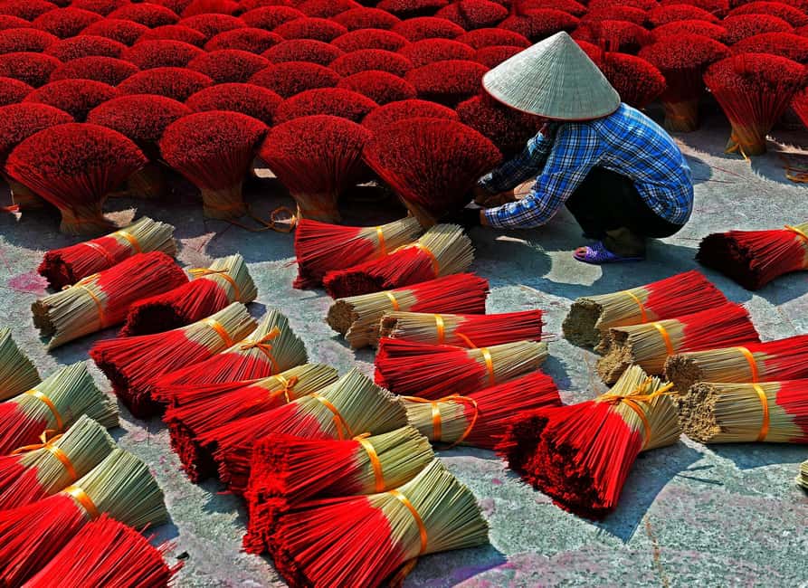 Hanoi City Tour: Bat Trang, Train Street, Lunch & Luxury Bus - Ba Dinh Square and the Ho Chi Minh Mausoleum