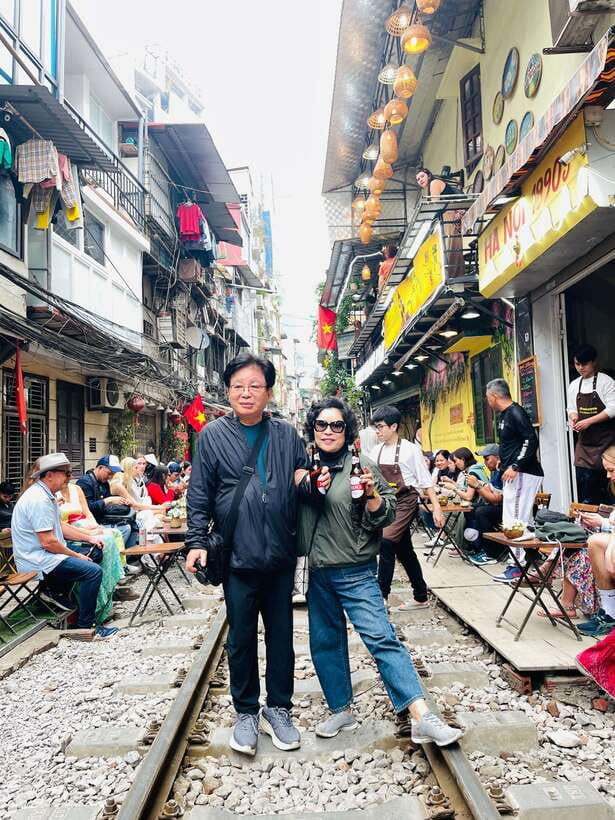 Hanoi Exclusive Craft Beer Bus: Cultural Sightseeing Tour - Train Street and Hanoi’s close-up daily life