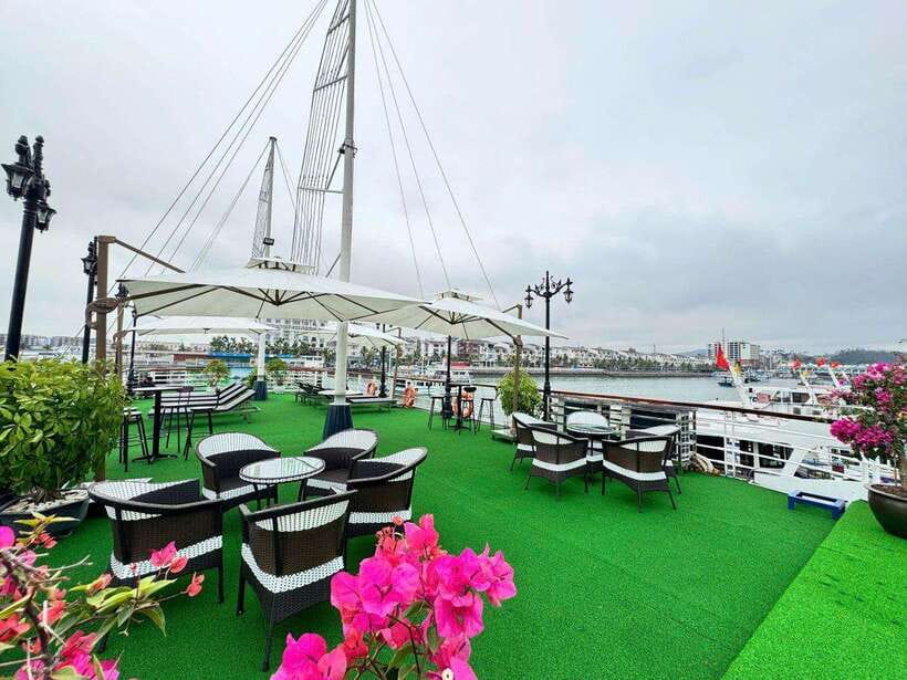 Hanoi: Ha Long Bay Day Trip - Luxury Cruise & Buffet Lunch - Sung Sot Cave, Ha Long Bay’s biggest underground stop