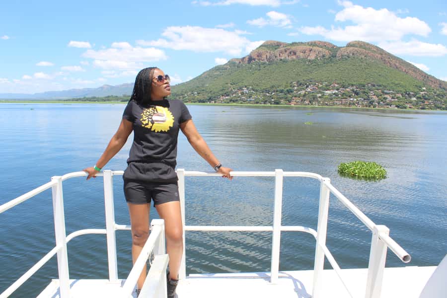 Hartbeespoort Dam: The Luxury Alba Boat Cruise with Food - The route past De Rust and waterfront homes