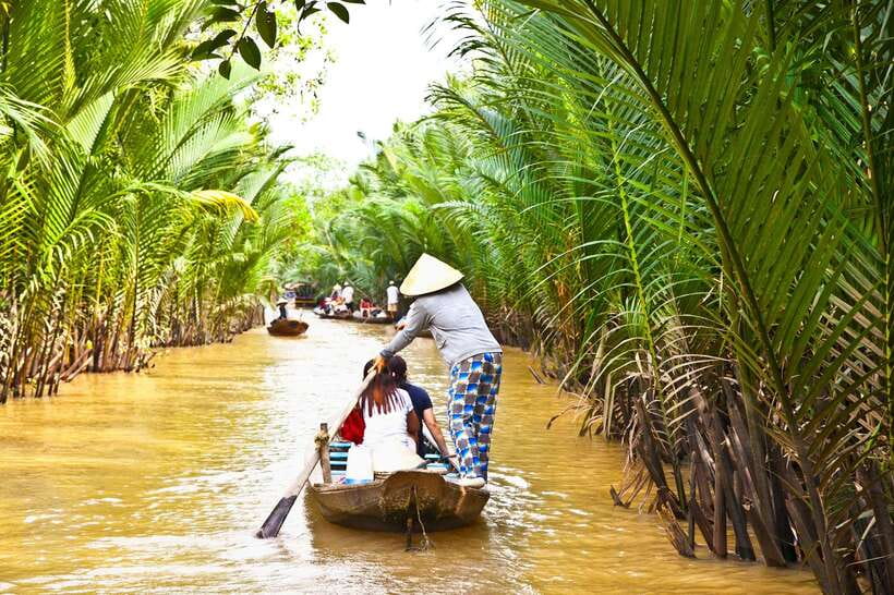 HCMC: Cu Chi Tunnels & Mekong Delta VIP Tour by Limousine - Entering the Cu Chi Tunnels