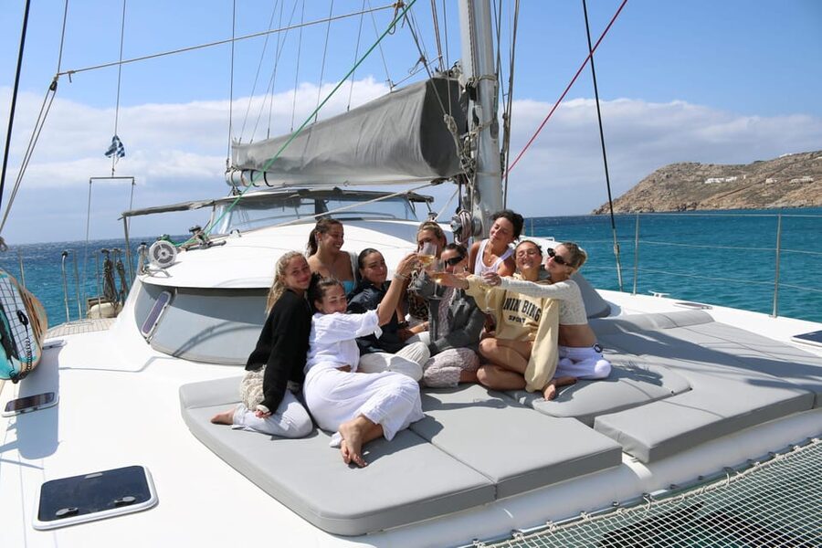Heraklion: Dia Island Luxury Catamaran Cruise with Meal - Leaving Heraklion by way of Koules Fortress