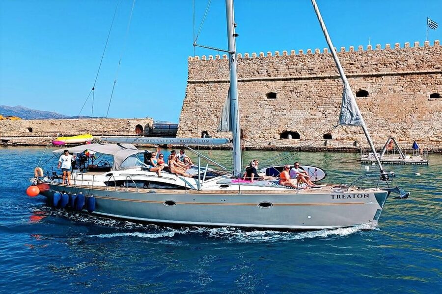 Heraklion: Dia Island Luxury Sailing Trip with Meal & Drinks - The return to Heraklion after sunset