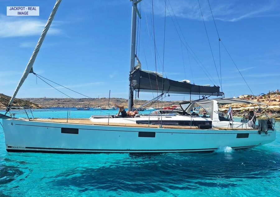 Heraklion: Dia Island Luxury Sailing Trip with Meal & Drinks - Leaving the Venetian port