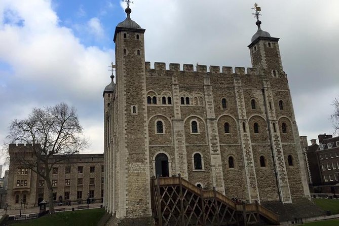 Historical City of London Private Sightseeing Day Tour - Trafalgar Square and the ceremonial center