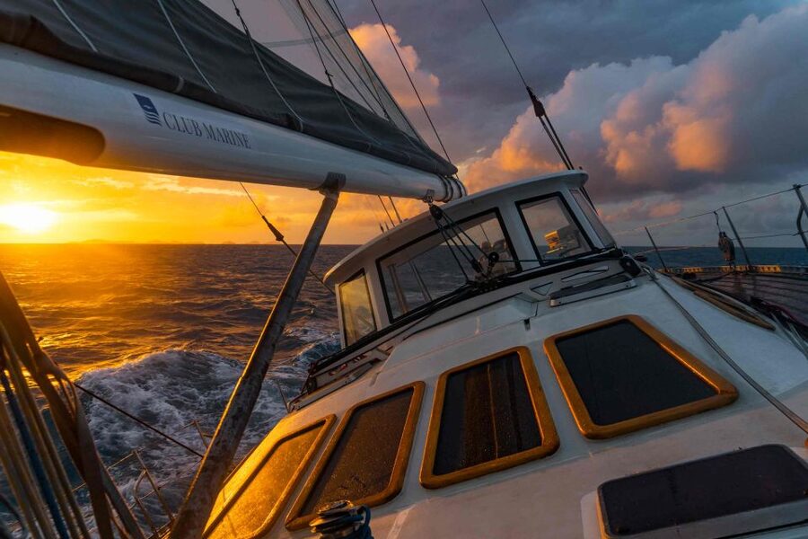 Hobart: Luxury Yacht Scenic Sailing Tour with Snacks - Who should book this sailing tour?