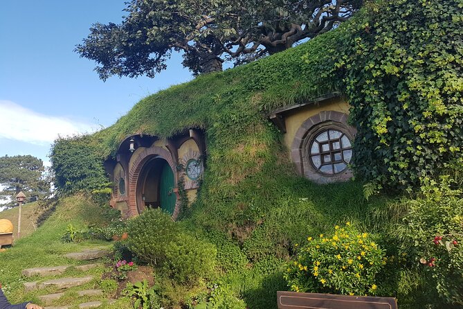 Hobbiton Afternoon Tour in Luxury Minibus from Auckland - Riding south through Waikato
