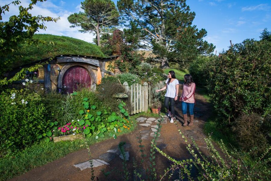 Hobbiton Movie Set & Rotorua Premium Day Tour from Auckland - Who should book this day trip