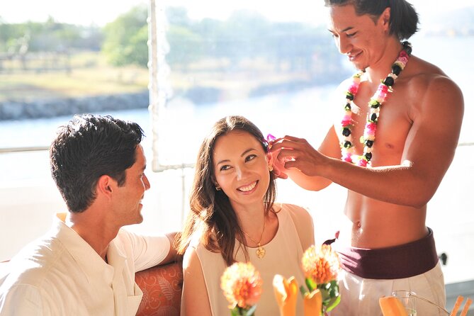Honolulu: Three Star Deluxe Sunset Dinner Cruise and Show - Key points to know before booking