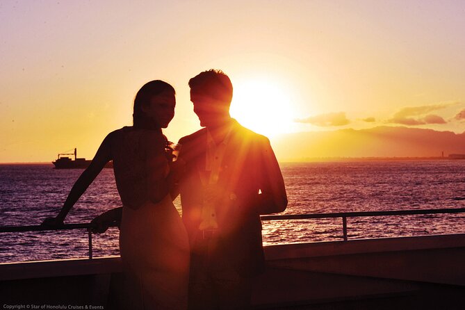 Honolulu: Three Star Deluxe Sunset Dinner Cruise and Show - How much value do you get for $193?