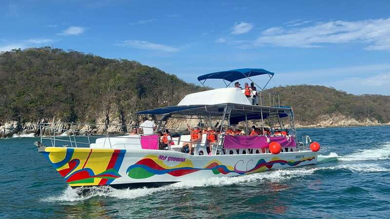 Huatulco: Premium Boat Tour with snorkel experience. - The cruise past Rostro Mixteco and the turtle-shaped island