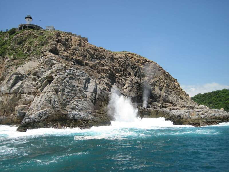 Huatulco: Premium Boat Tour with snorkel experience. - Two hours at Maguey Beach