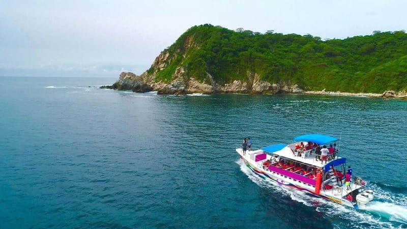 Huatulco: Premium Boat Tour with snorkel experience. - Chachacual Bay and the calm water at La India