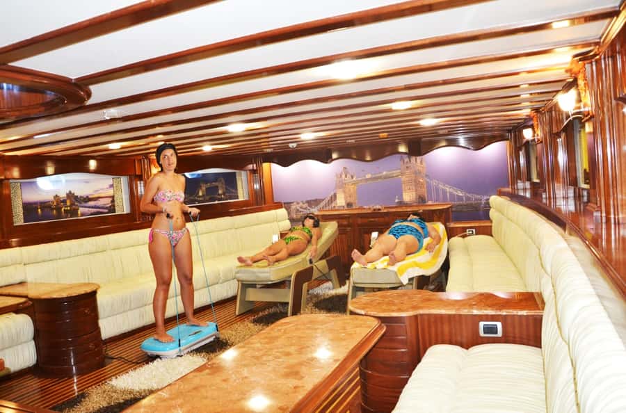 Hurghada: Elite vip snorkeling cruise with BBQ buffet lunch - The second and later snorkeling sessions