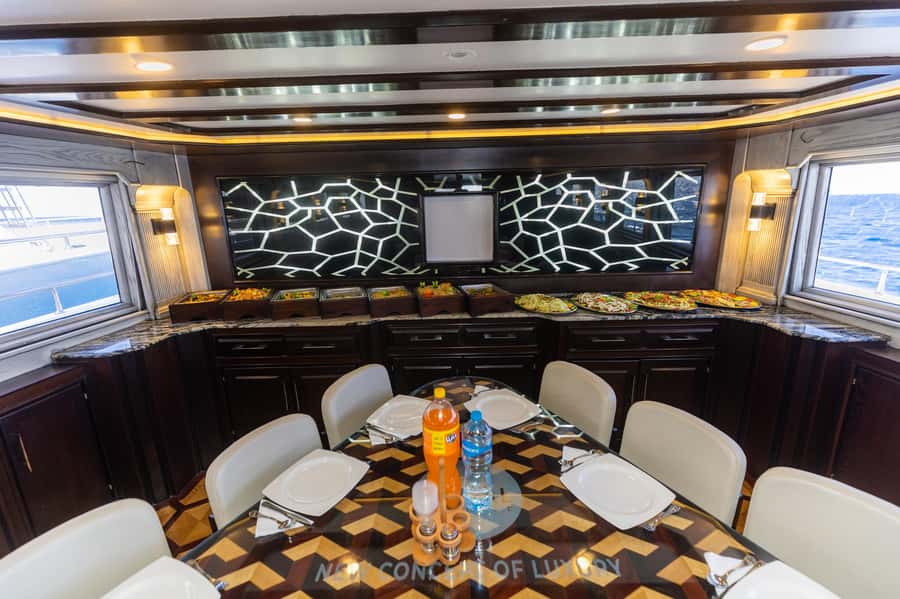 Hurghada: Royal Luxury VIP Cruise to Orange Bay with Lunch - Getting from your hotel to the marina