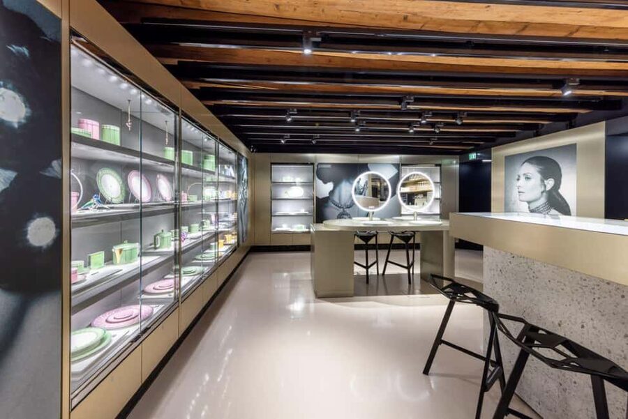 Innsbruck: Swarovski Exclusive Guided Tour with Drink & Gift - Key points at a glance