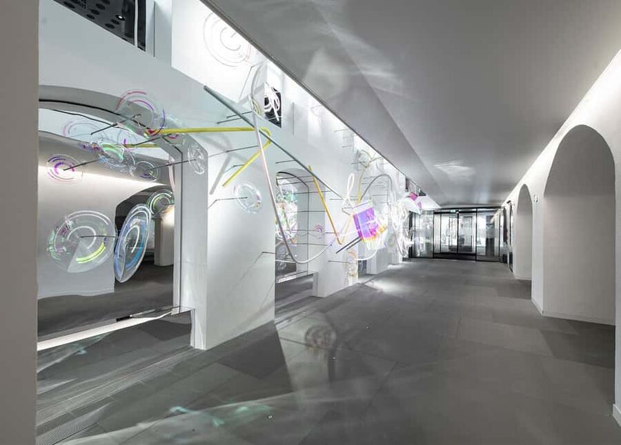 Innsbruck: Swarovski Exclusive Guided Tour with Drink & Gift - A drink and a quieter pause
