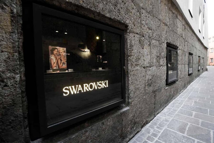 Innsbruck: Swarovski Exclusive Guided Tour with Drink & Gift - The exclusive crystal gift