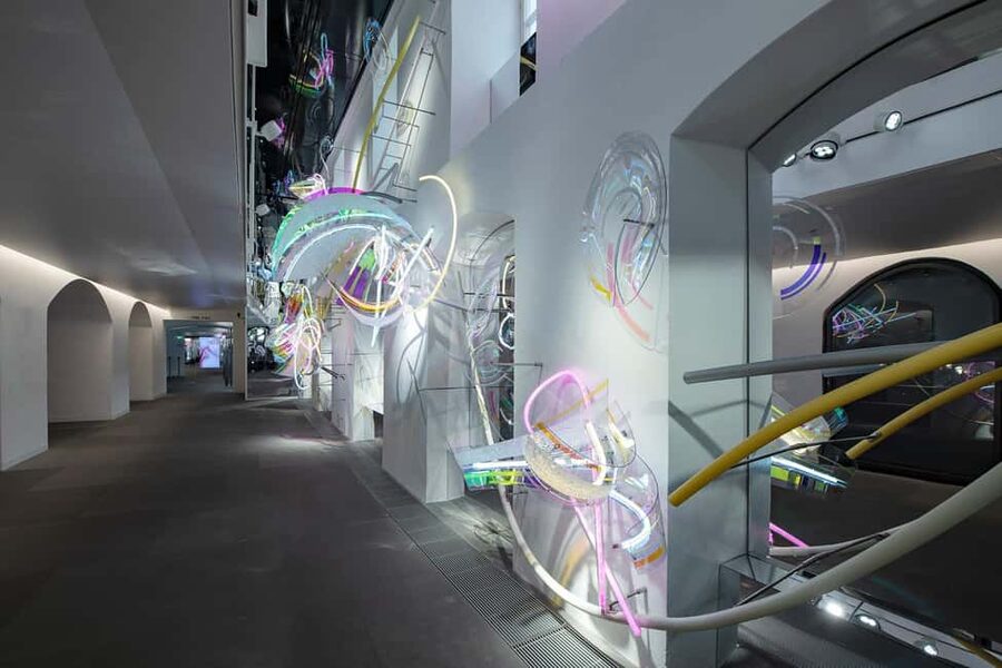 Innsbruck: Swarovski Exclusive Guided Tour with Drink & Gift - The 30-minute route through crystal design