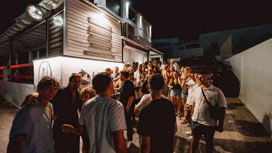 Ios: Pub Crawl with 5 Venues, 5 Shots, and 5 VIP Entrances - Key points at a glance