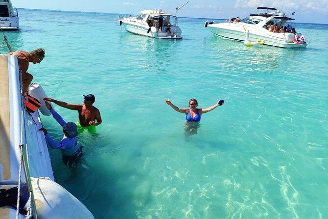 Isla Mujeres Premium Tour in Private Catamaran with Lunch - A quick stop at Club Playa Mexico