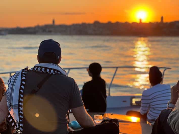 Istanbul: Bosphorus Sunset Cruise on a Luxury Yacht - Starting at Kabatas Pier