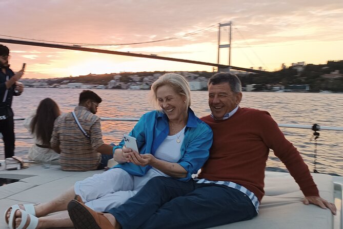 Istanbul Bosphorus Sunset Cruise on Luxury Yacht - Anadolu Fortress, Küçüksu Palace, and Kuleli