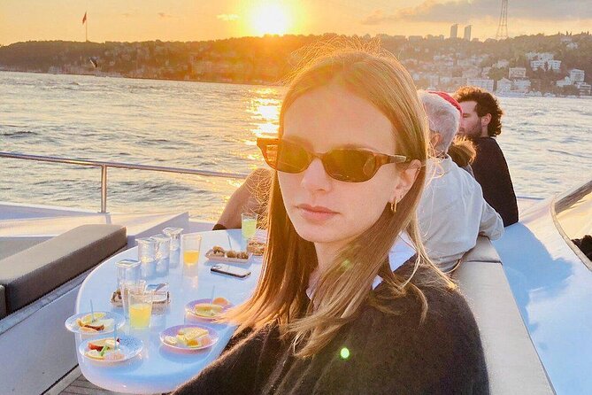 Istanbul Bosphorus Sunset Cruise on Luxury Yacht - Beylerbeyi, Üsküdar, and the Maiden’s Tower