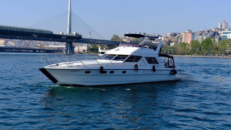 Istanbul: Luxury Yacht on Bosphorus - Key points at a glance