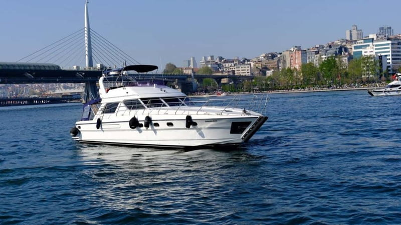 Istanbul: Luxury Yacht on Bosphorus - Inside the 20-meter yacht