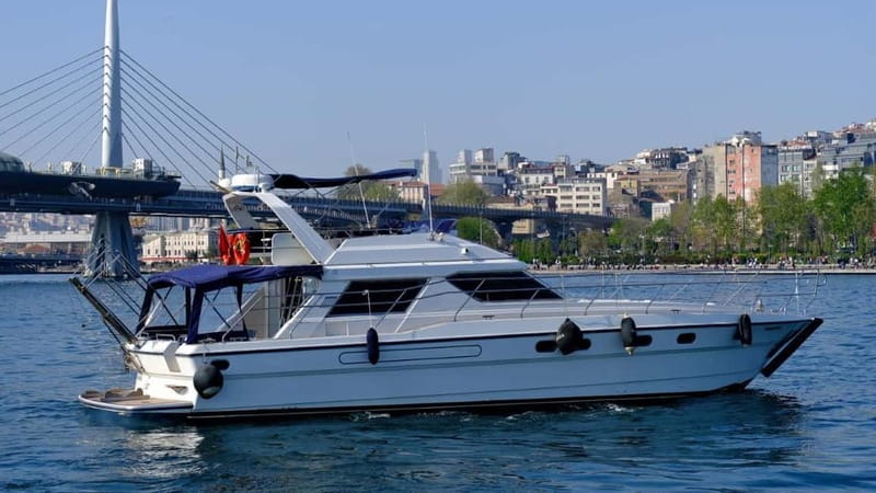 Istanbul: Luxury Yacht on Bosphorus - The one-hour route and its main sights