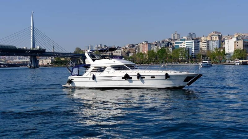 Istanbul: Luxury Yacht on Bosphorus - Price and value for a private group