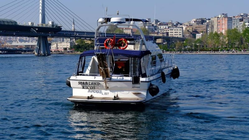 Istanbul: Luxury Yacht on Bosphorus - Boarding near Eminönü or Karaköy