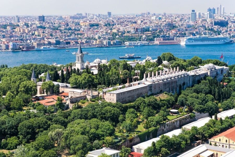 Istanbul: Old City Tour and Luxury Sunset Bosphorus Cruise - Rooftop lunch and the break you need