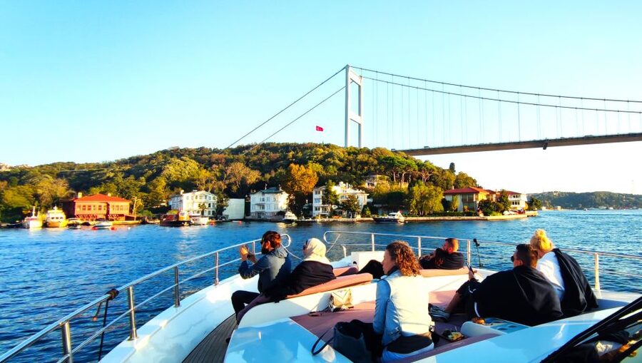 Istanbul: Old City Tour and Luxury Sunset Bosphorus Cruise - Starting in Sultanahmet, Istanbul’s historic core