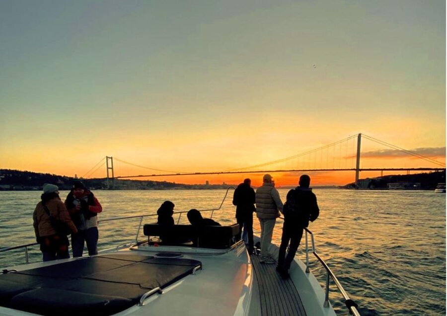 Istanbul: Small-Group Luxury Yacht Sunset Cruise w/ Snacks - Why Istanbul looks best from the Bosphorus