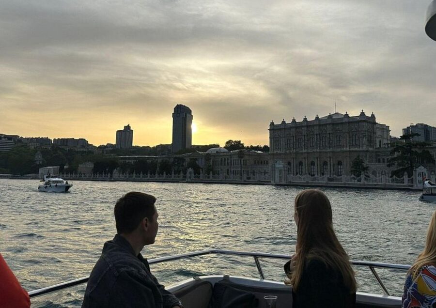 Istanbul: Small-Group Luxury Yacht Sunset Cruise w/ Snacks - Ortakoy and the Bosphorus Bridge