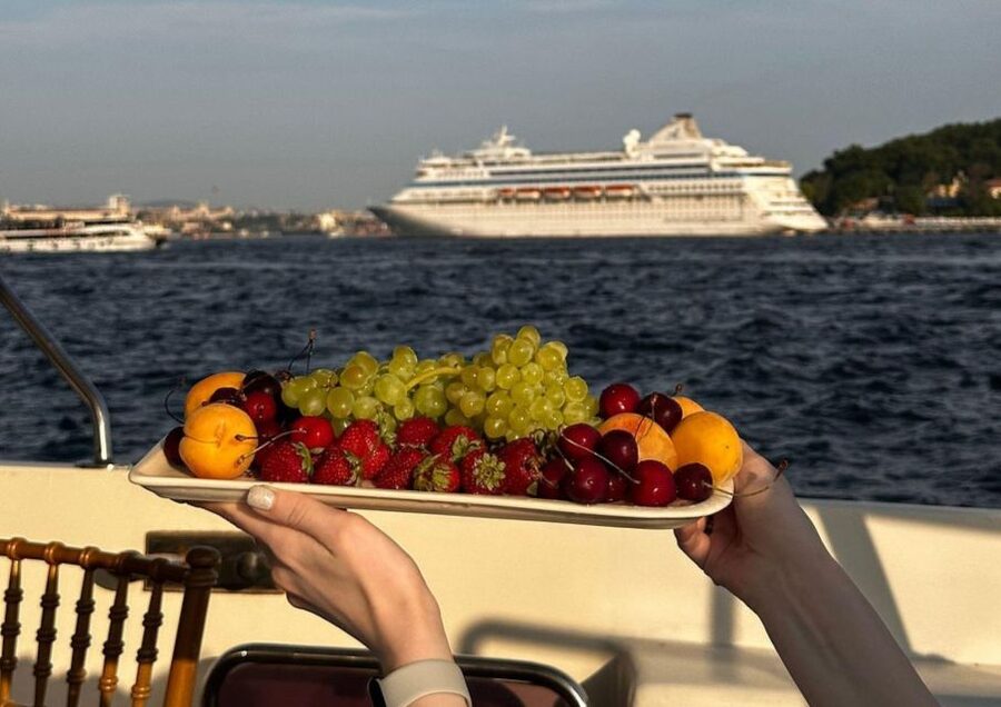 Istanbul: Small-Group Luxury Yacht Sunset Cruise w/ Snacks - The Maiden’s Tower and the return toward Karakoy