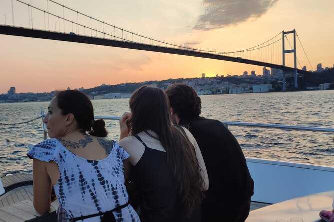 Istanbul Sunset Cruise on Luxury Yacht - Guided Group Cruise - Anadolu Hisarı, Kuleli, and Beylerbeyi