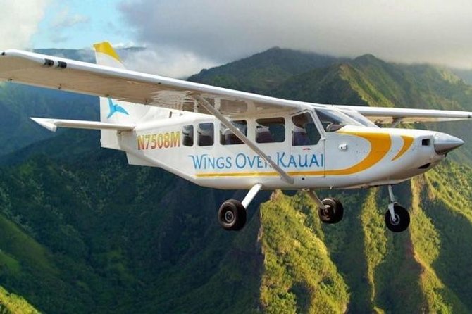 Kauai Deluxe Sightseeing Flight - Why Kauai makes more sense from a small plane
