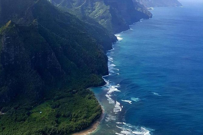 Kauai Deluxe Sightseeing Flight - Kipu Kai and the Poipu shoreline