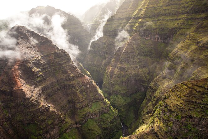 Kauai Deluxe Waterfall Safari: Helicopter Tour - Why Kauai looks different from the air