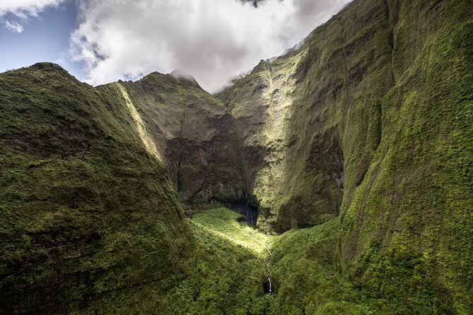 Kauai Deluxe Waterfall Safari: Helicopter Tour - Waimea Canyon and the island’s interior