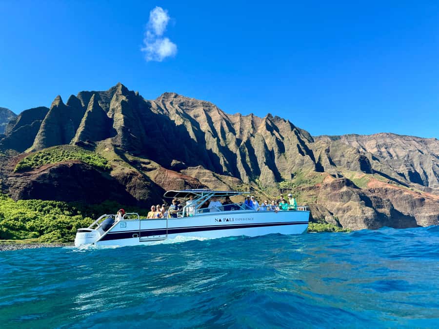 Kauai: Na Pali Coast Deluxe Power Catamaran Tour - A possible swim and snorkeling stop