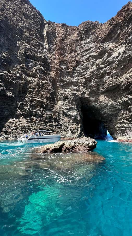 Kauai: Na Pali Coast Deluxe Power Catamaran Tour - What the $274 price really buys