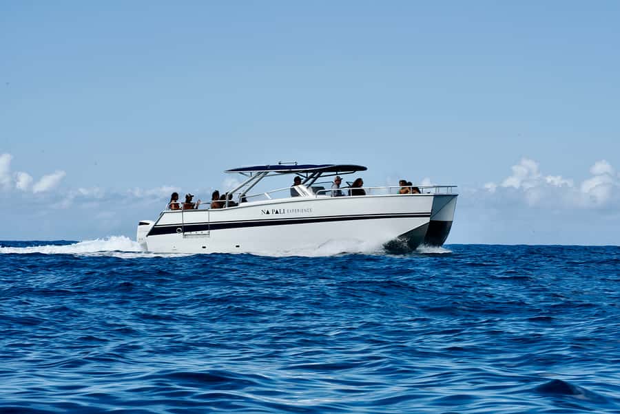 Kauai: Na Pali Coast Deluxe Power Catamaran Tour - Sea caves and close-up coastal views