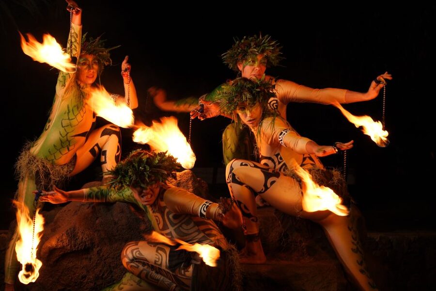 Kauai: VIP Manor House Dinner & Luau Kalamaku Show - A 45-minute voyage from Tahiti to Kauai