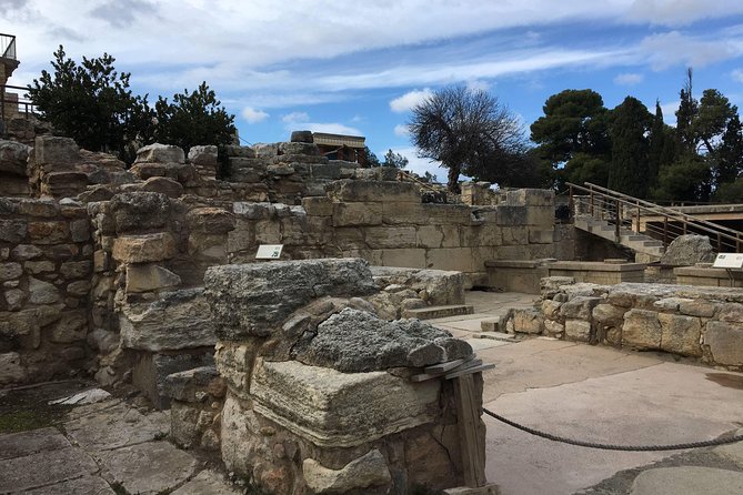 Knossos Palace Exclusive Tour (small group) - The guides make the difference