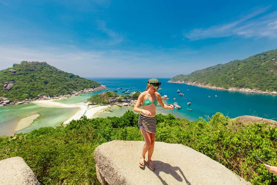 Koh Samui: Ko Tao & Nang Yuan Premium Tour Lunch & Transfer - Thai buffet lunch at Ko Tao Montra